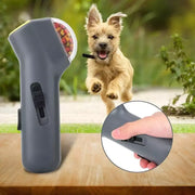 Pet Treat Catapult Launcher - Interactive Toy for Bonding and Playtime with Your Pet.