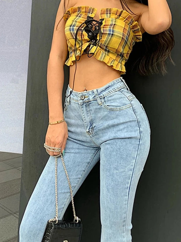 Vintage High-Waist Flare Jeans: Timeless denim fashion featuring a flattering high-waist silhouette. Elevate your style with these retro-inspired flare jeans, ideal for adding a touch of vintage elegance to your wardrobe.
