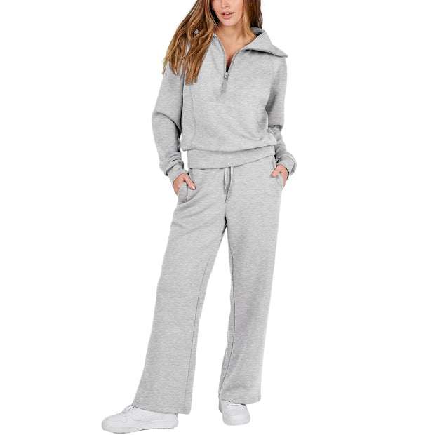 Oversized sweatshirt & sweatpants - a cozy and relaxed two-piece ensemble featuring an oversized sweatshirt and matching sweatpants for ultimate comfort.