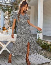 Vintage Floral Summer Dresses - Timeless Design with Charming Floral Patterns for a Retro-Inspired Look.