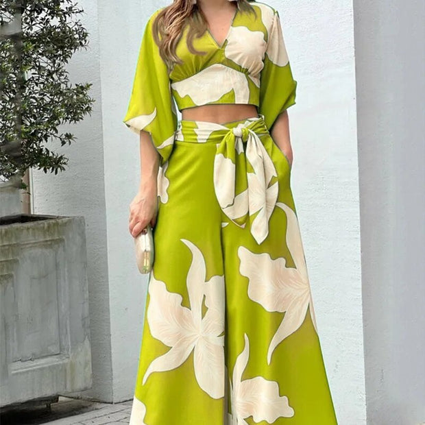 Printed high-waist women's suit - a stylish ensemble featuring a printed pattern and high-waisted pants, perfect for chic and sophisticated looks.