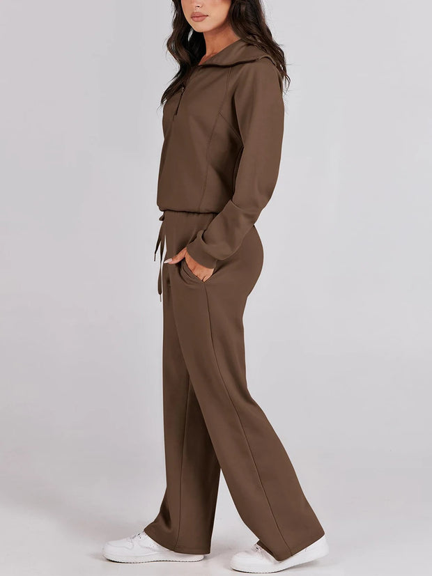 Oversized sweatshirt & sweatpants - a cozy and relaxed two-piece ensemble featuring an oversized sweatshirt and matching sweatpants for ultimate comfort.