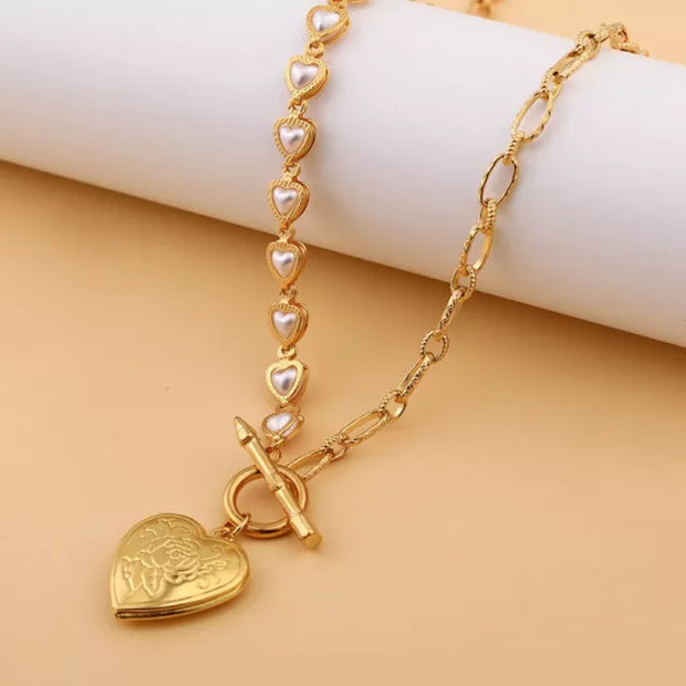 Gold Heart Pendant Necklace - Sara closet