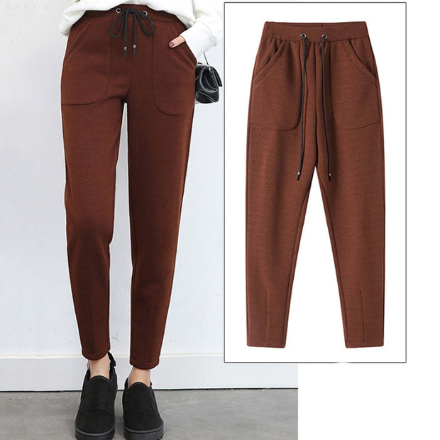 Women's warm harem pants, offering both comfort and style. Perfect for chilly days, featuring a relaxed fit and cozy fabric for ultimate warmth.