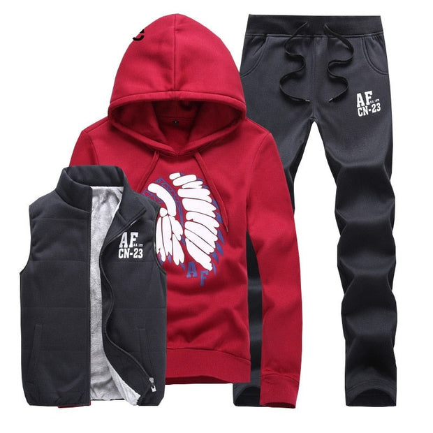 Men's warm track suit, designed for comfort and style in cooler weather. This set includes a fleece-lined jacket and matching pants, perfect for outdoor activities or casual wear on chilly days.