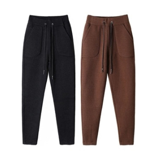 Women's warm harem pants, offering both comfort and style. Perfect for chilly days, featuring a relaxed fit and cozy fabric for ultimate warmth.