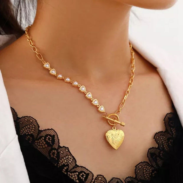 Gold Heart Pendant Necklace - Sara closet