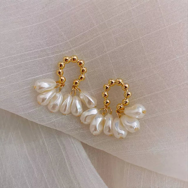 Vintage Pearl Decorated Earrings - Timeless Elegance for Sophisticated Looks.