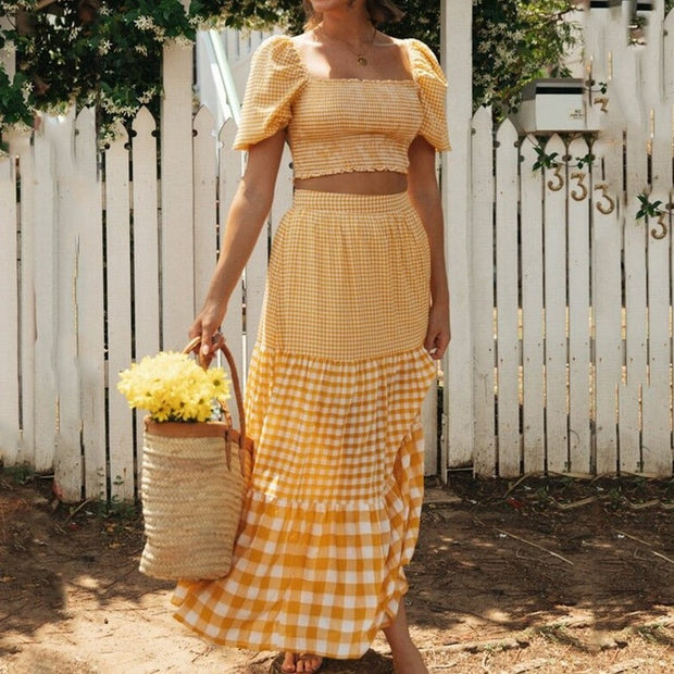 "Vintage Gingham Long Dress - Timeless Charm with Checkered Pattern and Flowing Silhouette"