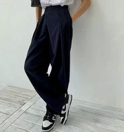 Vintage baggy classic pants for a relaxed fit. Timeless style with a comfortable silhouette, perfect for a casual yet fashionable look.